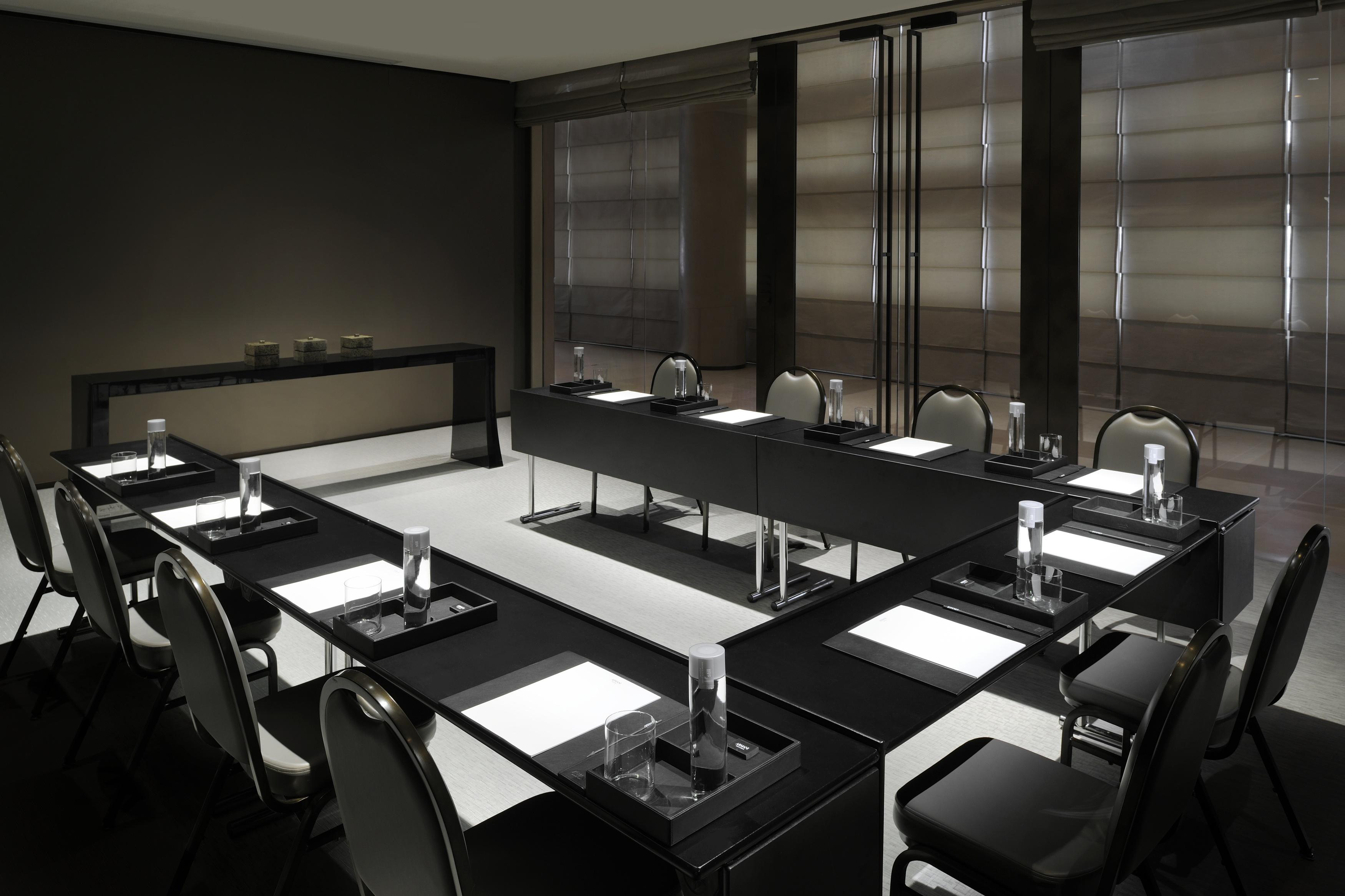 Armani Hotel Dubai Exterior foto The boardroom at The Dorchester