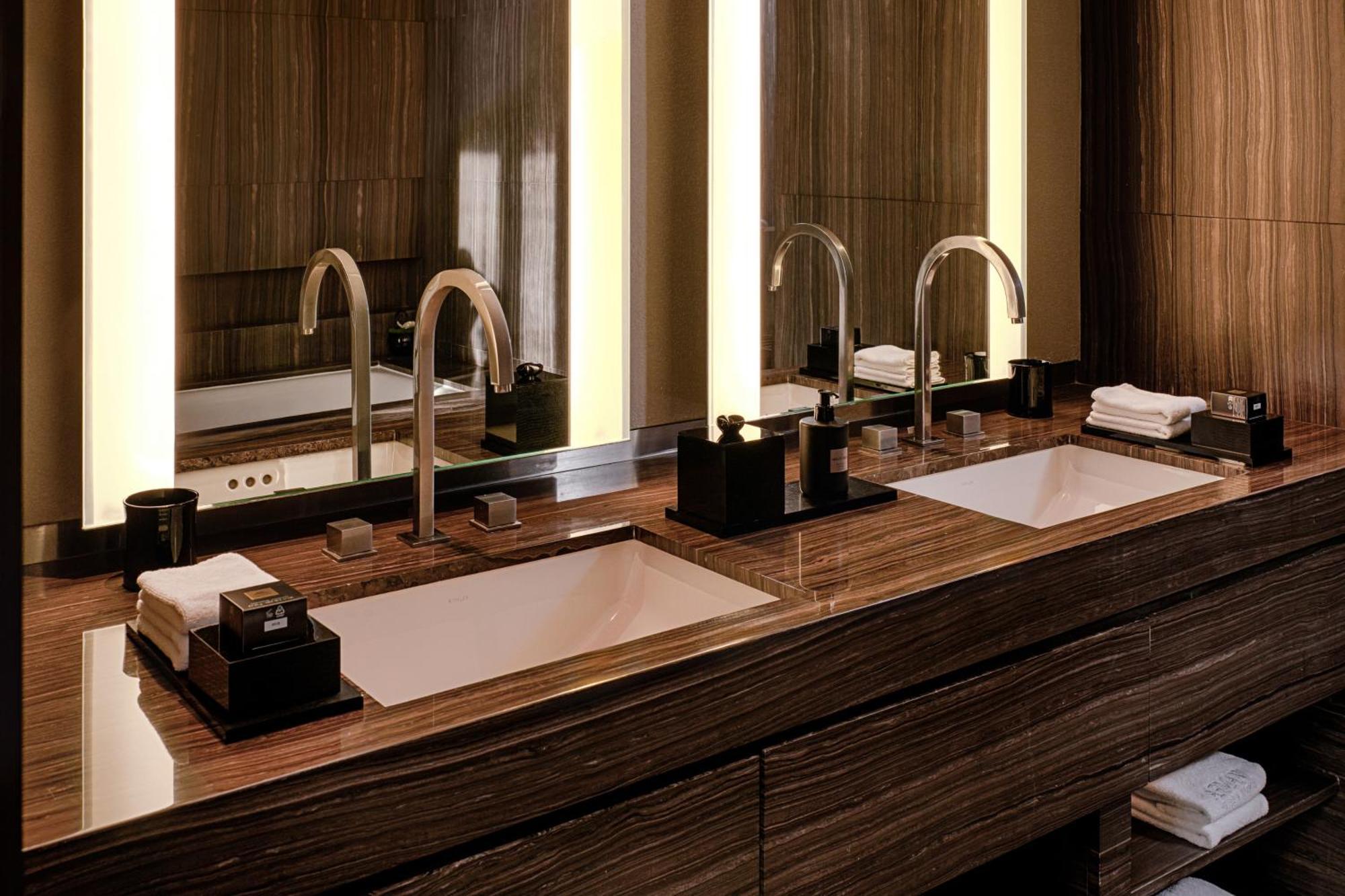 Armani Hotel Dubai Exterior foto Bathroom
