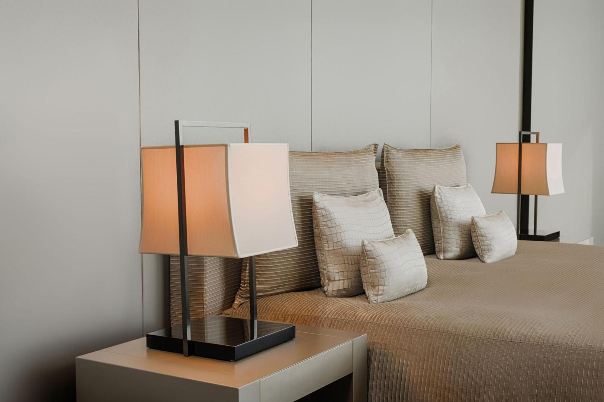 Armani Hotel Dubai Exterior foto A pair of table lamps