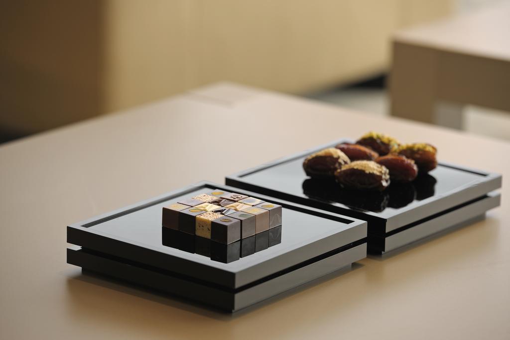 Armani Hotel Dubai Exterior foto A chocolate dessert