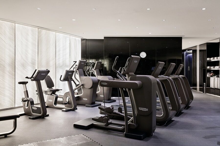 Armani Hotel Dubai Exterior foto The gym at The Standard London